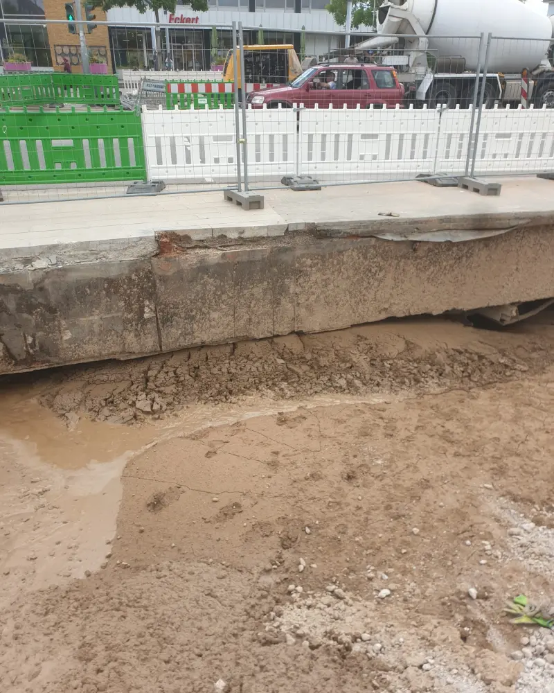 Verpressung vor Bahnhof mit Flüssigboden