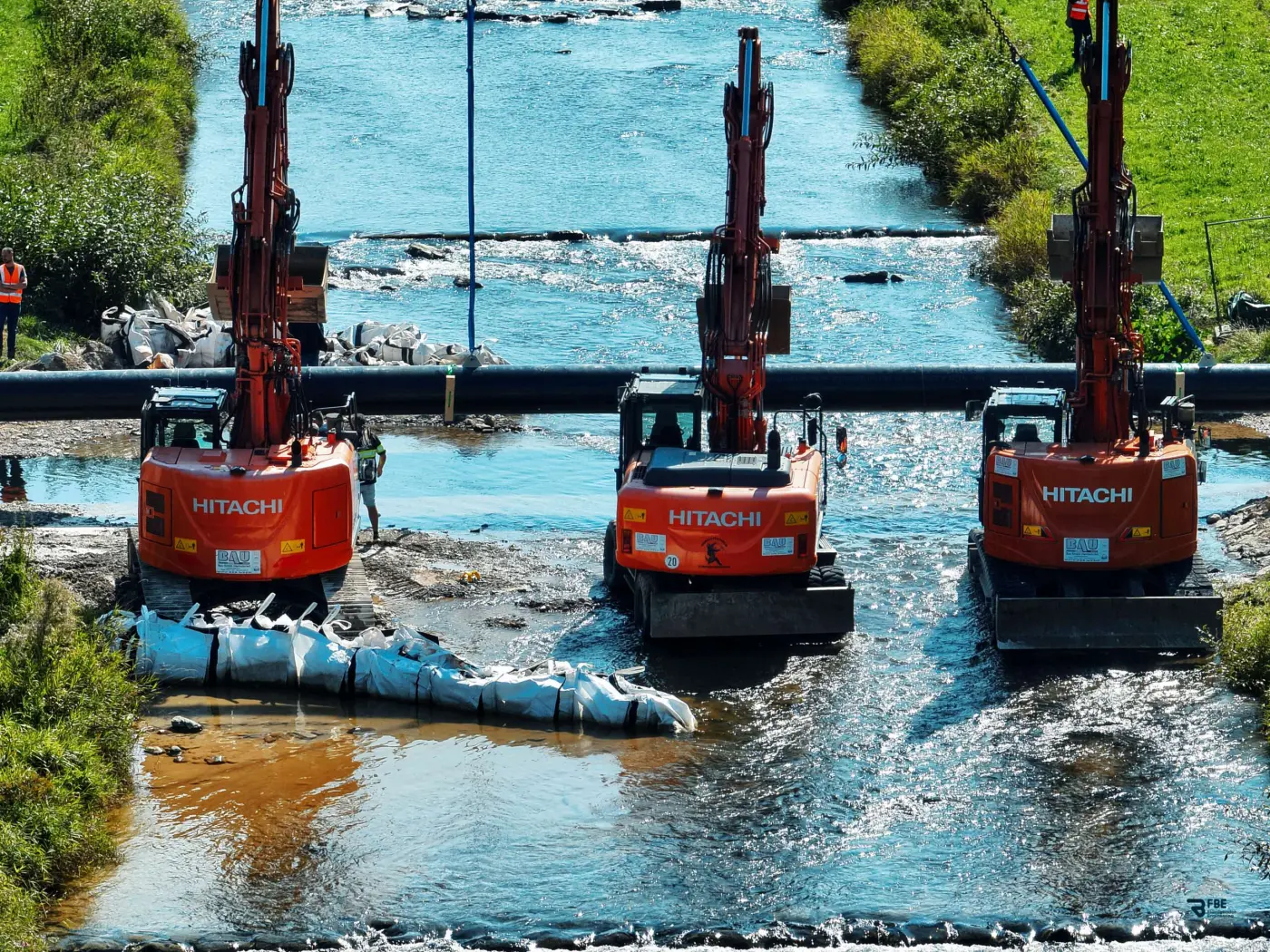 Einheben Trinkwasserleitung in Flüssigboden Geoponton