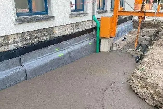 Flüssigboden umhüllt Leitungen 360 schwindungsfrei und dauerhaft bodenähnlich