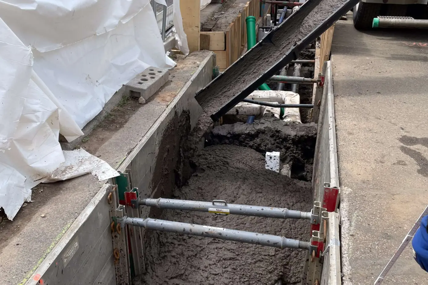 Leitungsbau und Fluessigbodenverfuellung Bruehl Wielandstrasse