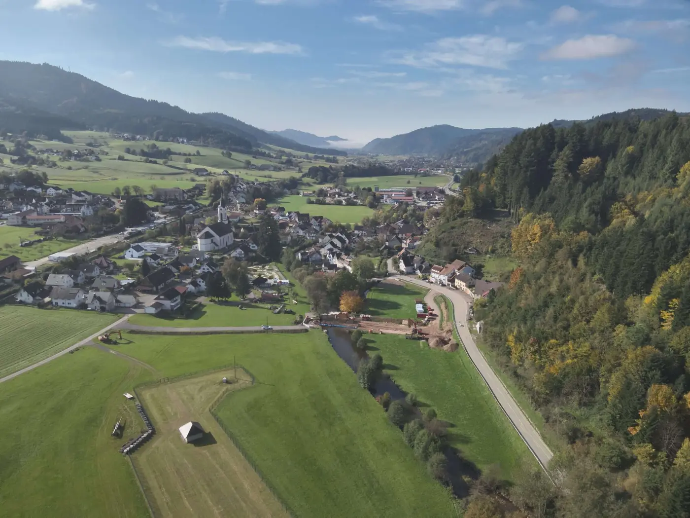eingehobenes Rohr Drohnenaufnahme