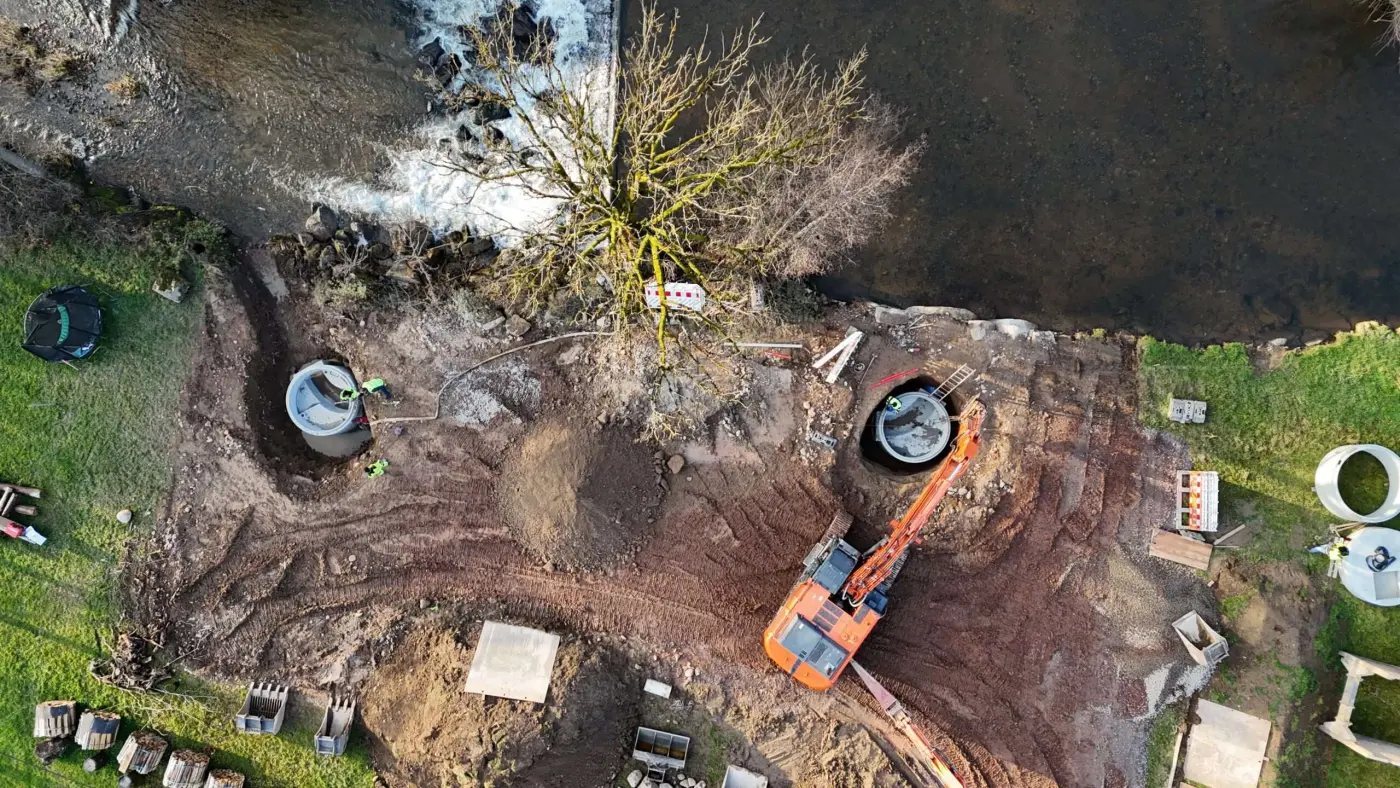 Einhub Schächte 36 und 37 im wasserdichten Geoponton am Ende der Trasse