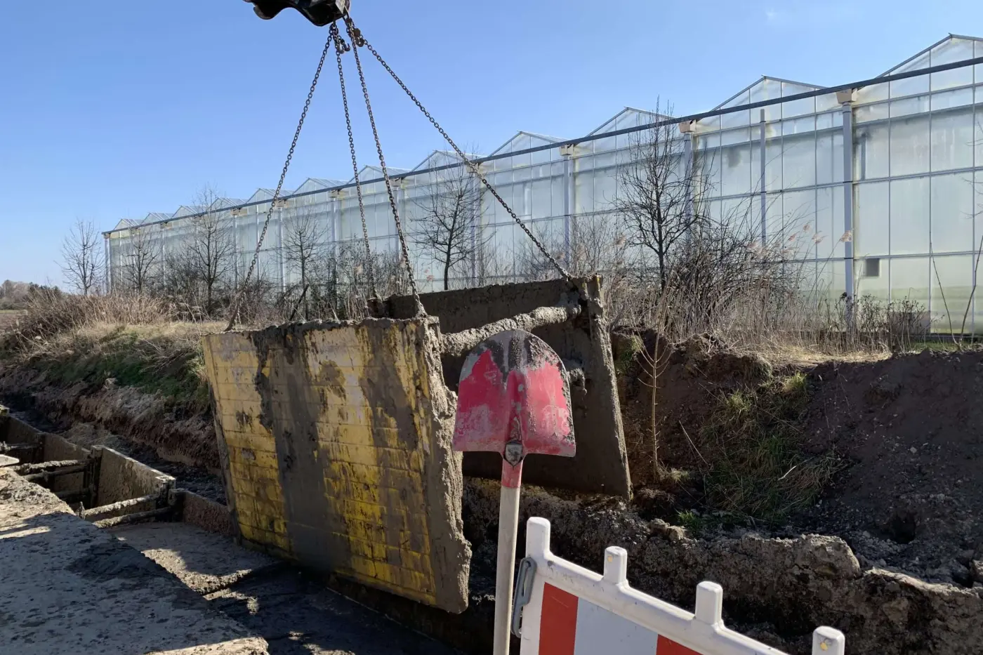 Ziehen Verbaubox Flüssigbodengraben