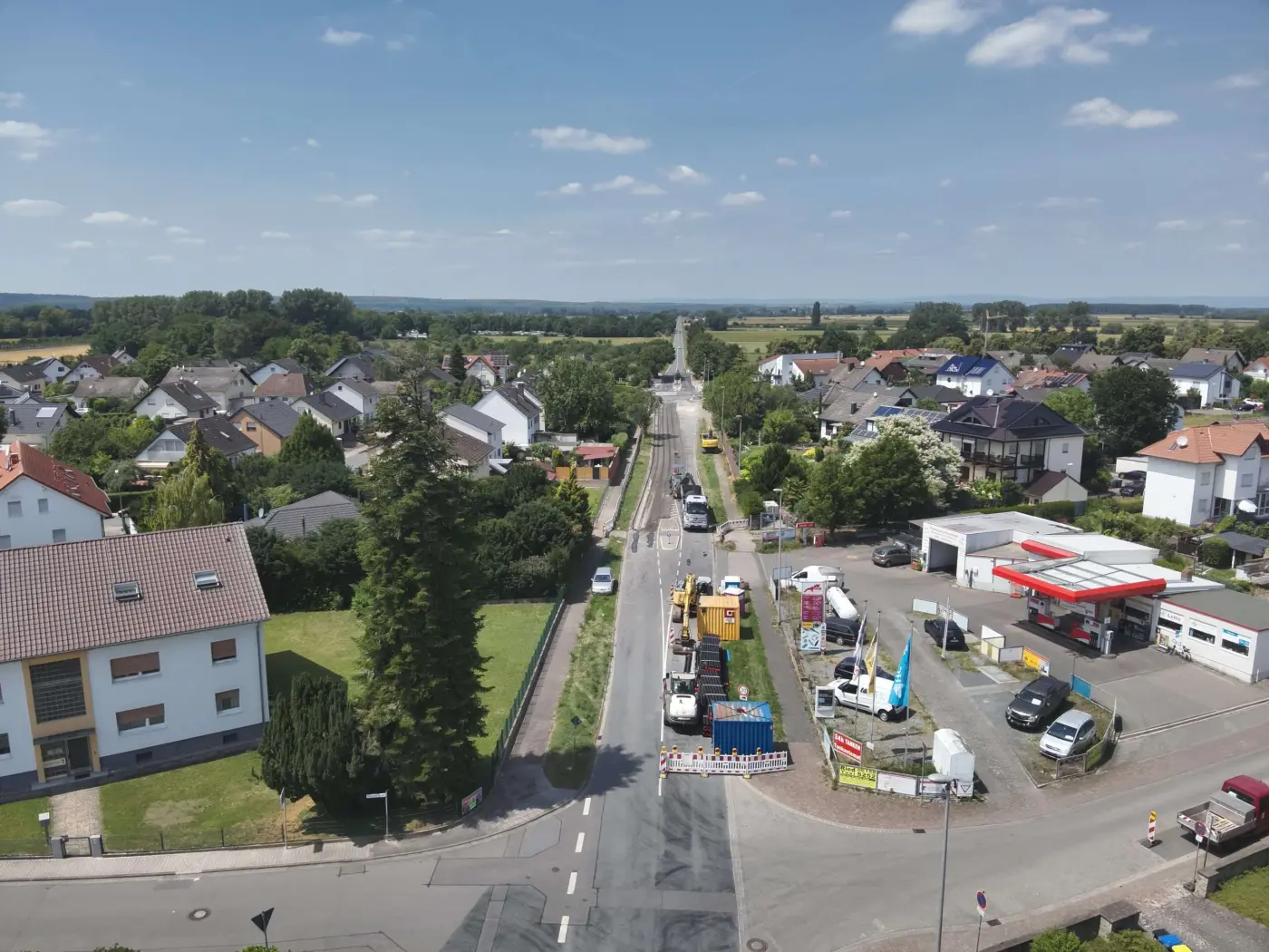 Luftbild der Ortsdurchfahrt Leeheim mit dem Baufeld der Straßensanierung