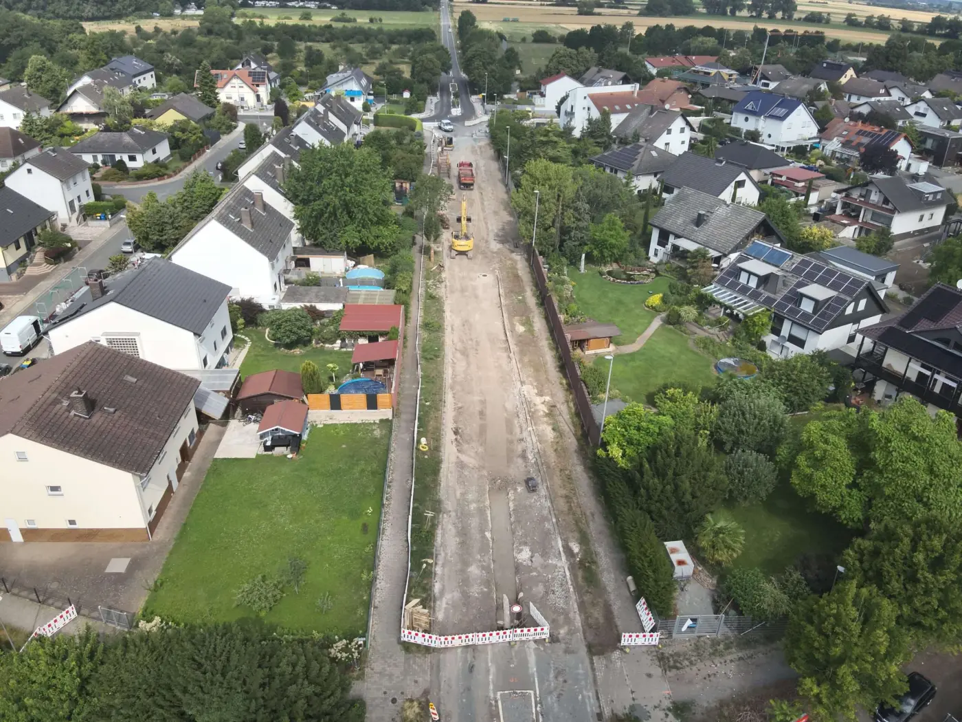 Luftbild Anschluss der neuen Fahrbahn an die rückverfestigte Flüssigbodenfläche