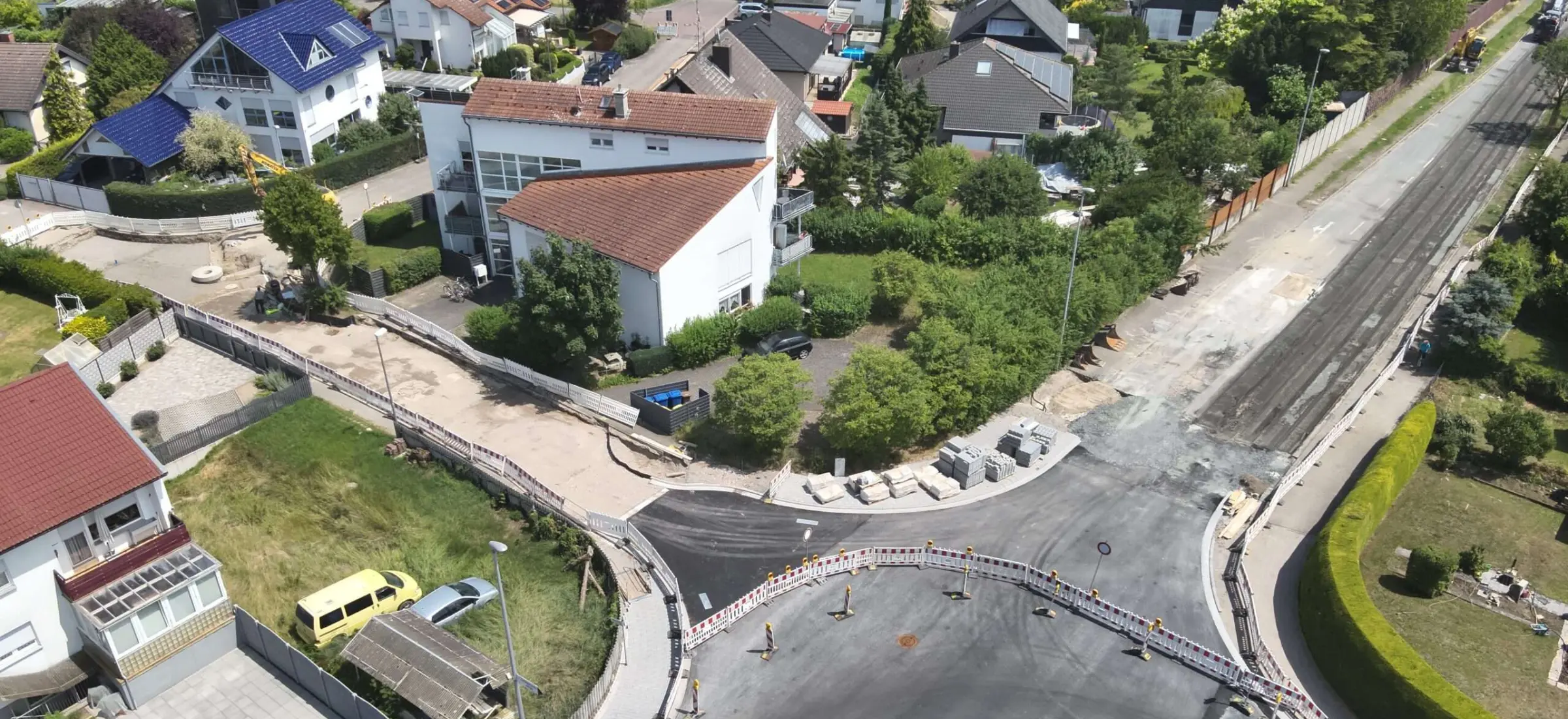 Luftbild der rückverfestigten Flüssigbodenfläche im Kreuzungsbereich