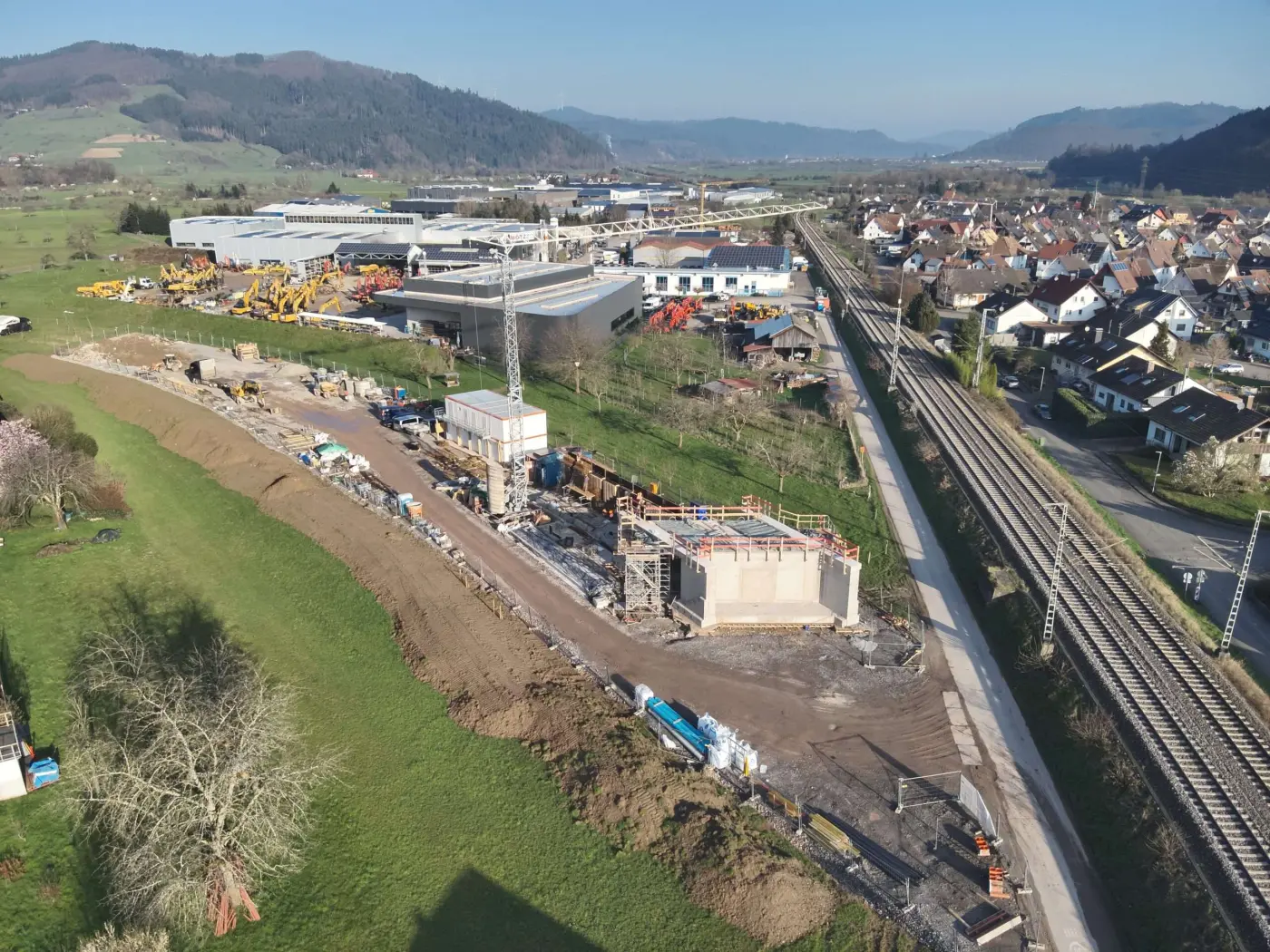 Luftbild Mischplatz bei Bahndamm
