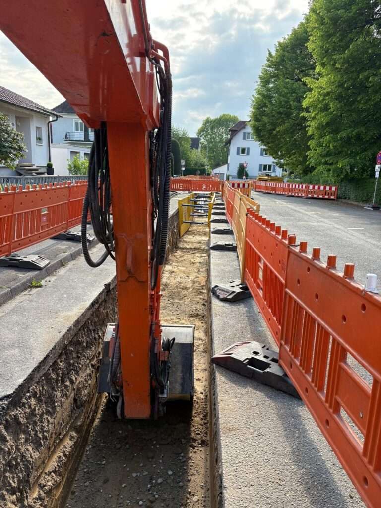 Grabenaushub Fernwärme für Flüssigboden