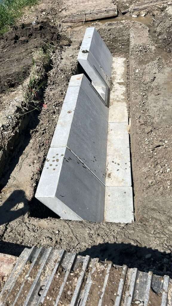 wasserbauliche Funktionselemente werden gesetzt im Geoponton