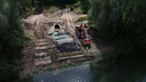 Rückverfüllung des Gewässerbetts mit Flüssigboden