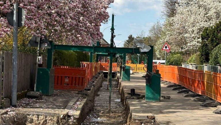 Auftriebssicherung gesetzt Trasse verfüllt mit Flüssigboden