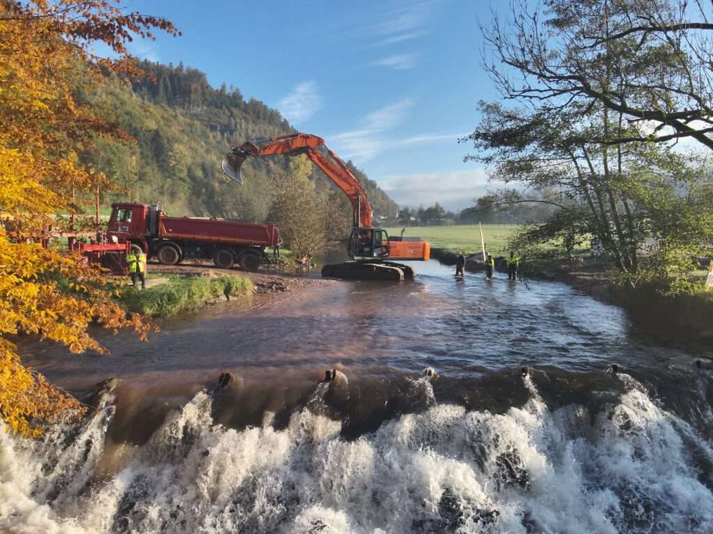 Messen Aushubtiefe Zweitaushb im Geoponton Flüssigboden