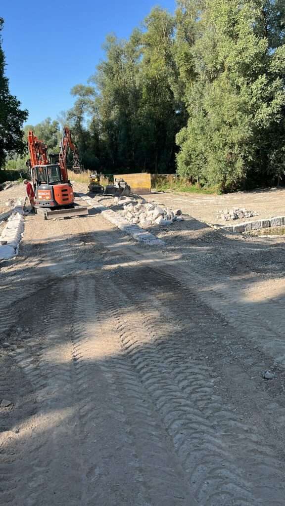 Rand- und Wegebau auf sanierten Fllüssigbodendamm