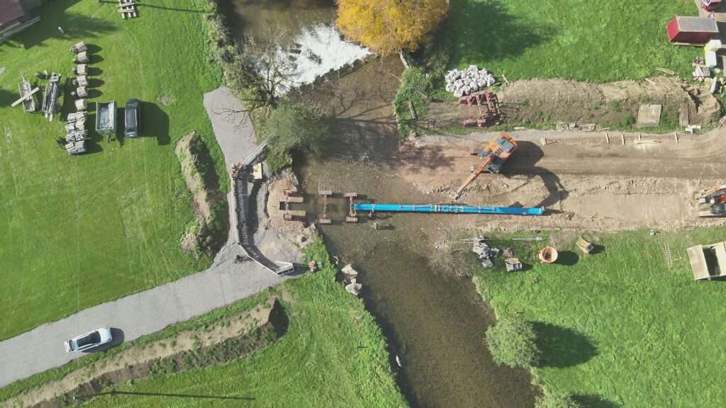 Einhub vormontiertes Rohr