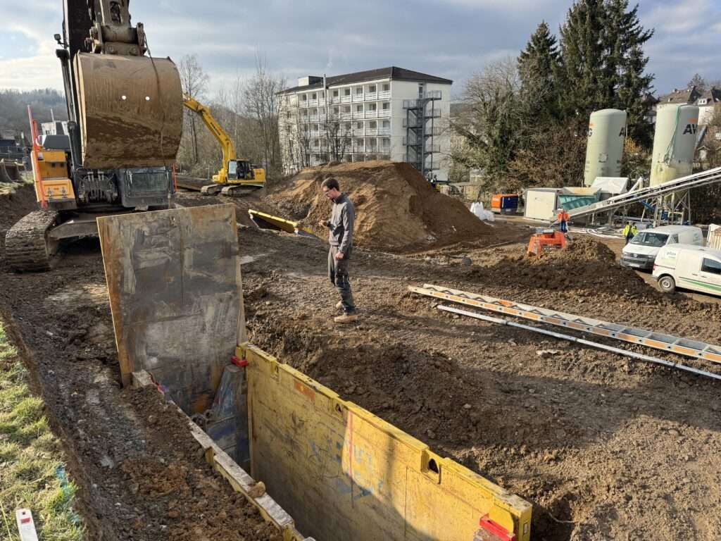 Stahlplatte an Stirn als Trennung zwischen Verbauboxen