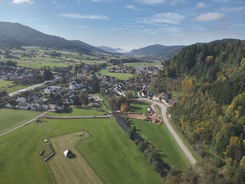 eingehobenes Rohr Drohnenaufnahme