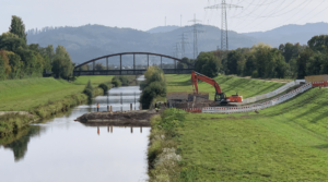 Geoponton in Gewässer Vorbereitende für Rohreinhub