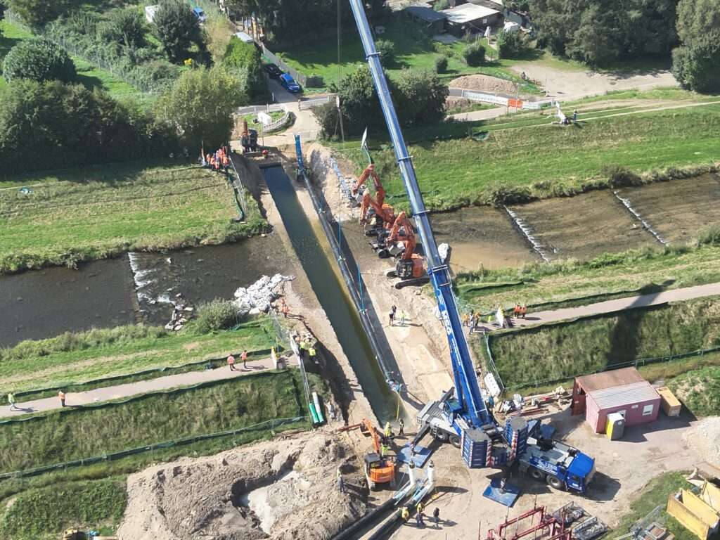 Einhub Leitungen in Flüssigboden