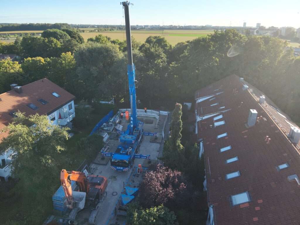 Draufsicht Kraneinsatz RSS Wand zum setzen Schachtelemte