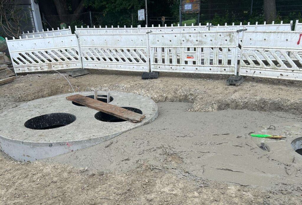 Abgeschlossene Flüssigbodenverfüllung der Schächte in RSS Wand