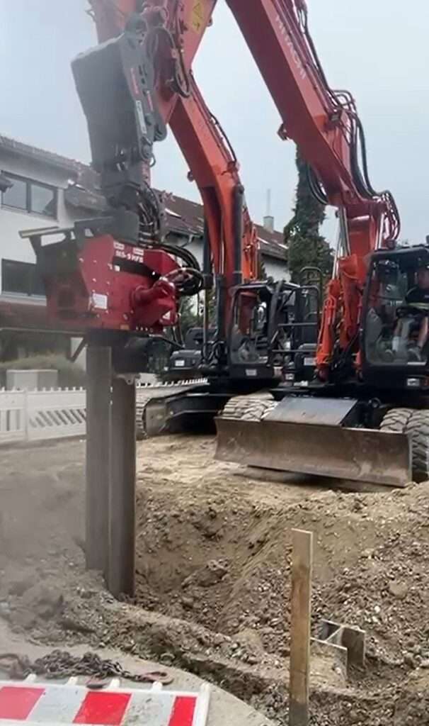 Ziehen der Träger nach Abschluss der Verfüllung aus RSS Wand Flüssigboden