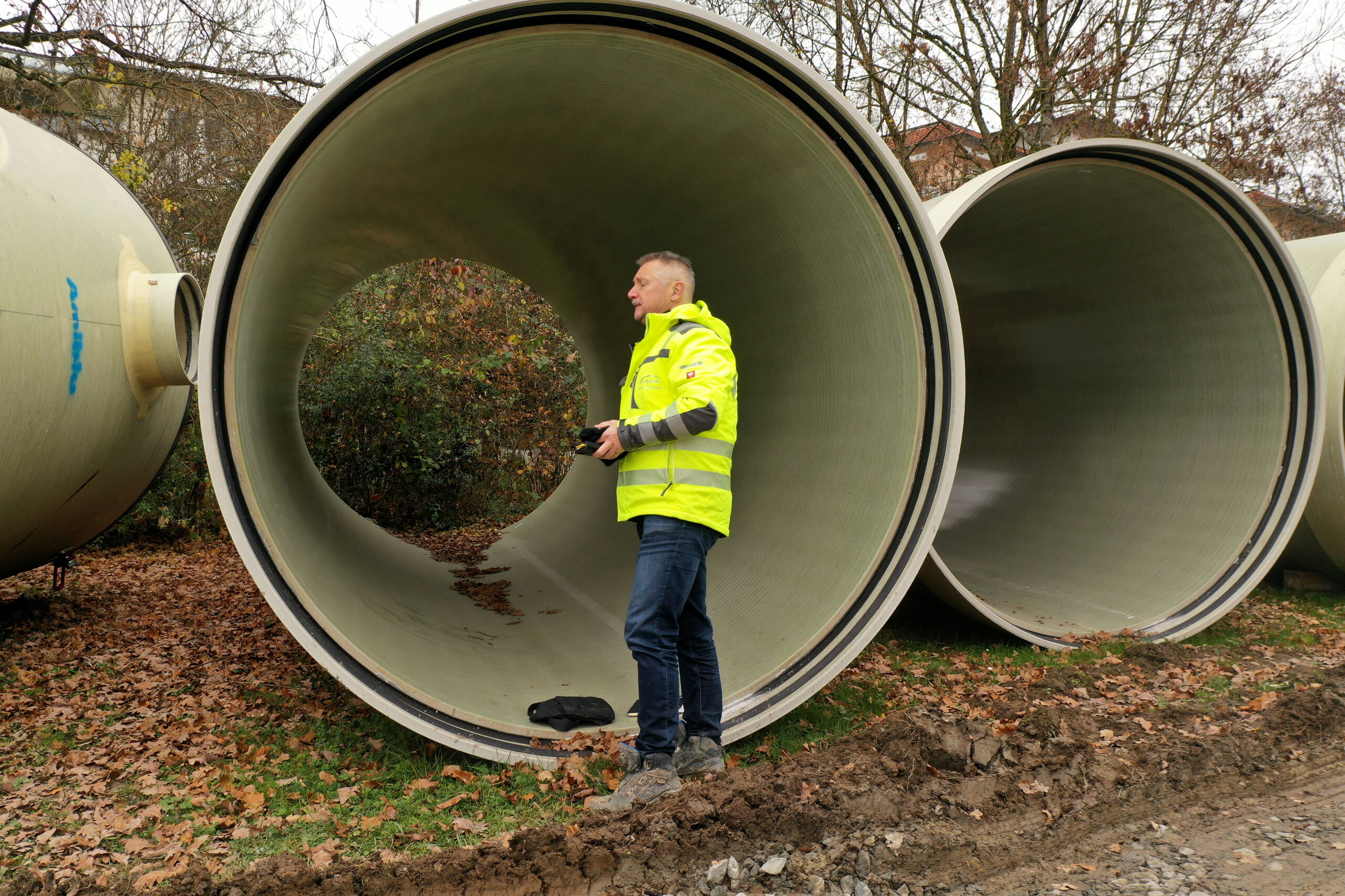 Betonrohr vor Einhub
