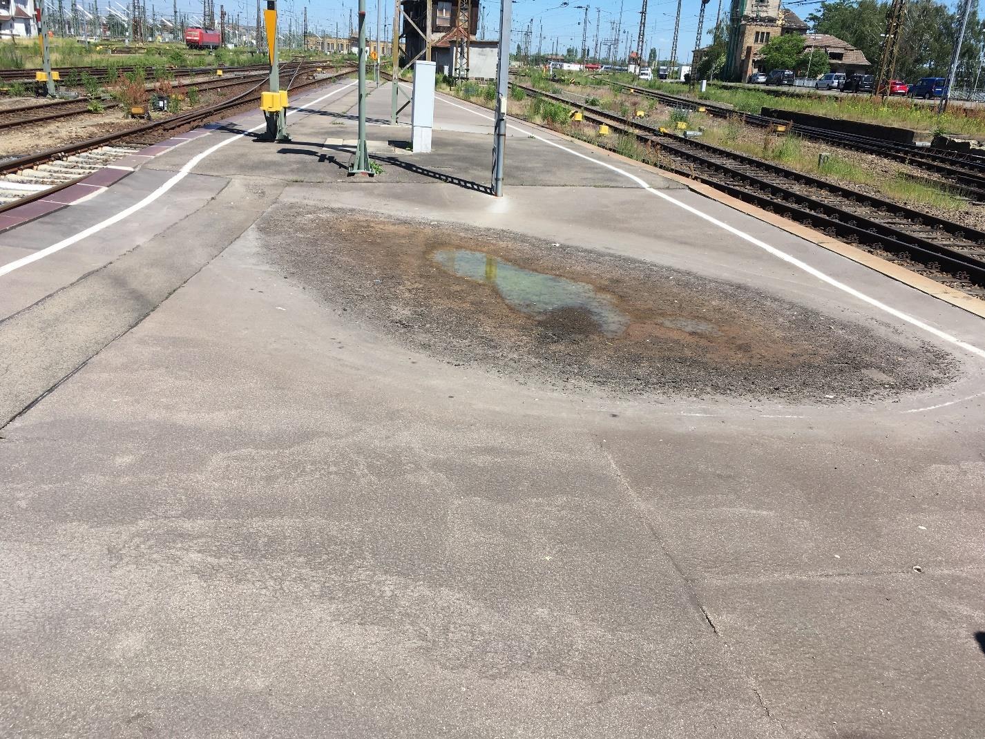 Schäden am Gleis und Bahnsteig durch Absackungen