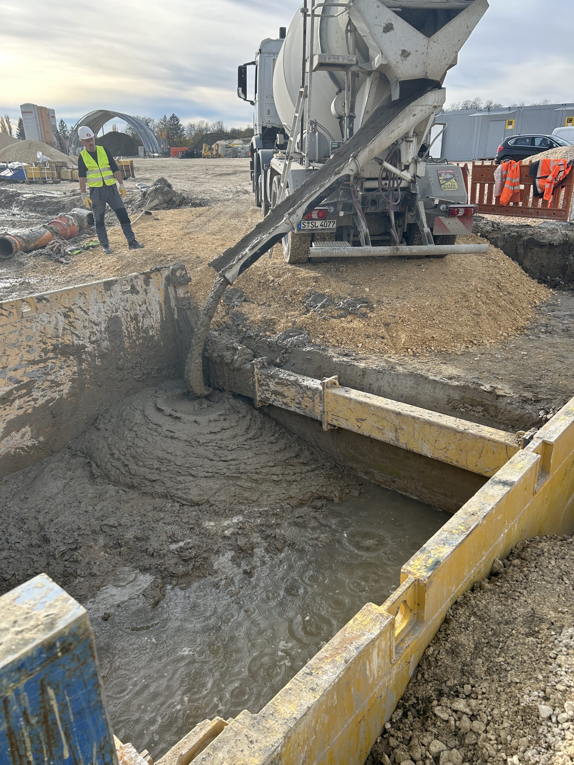 Einbau unter Wasser im Kontraktorverfahren nach Flüssigboden aus Wasser