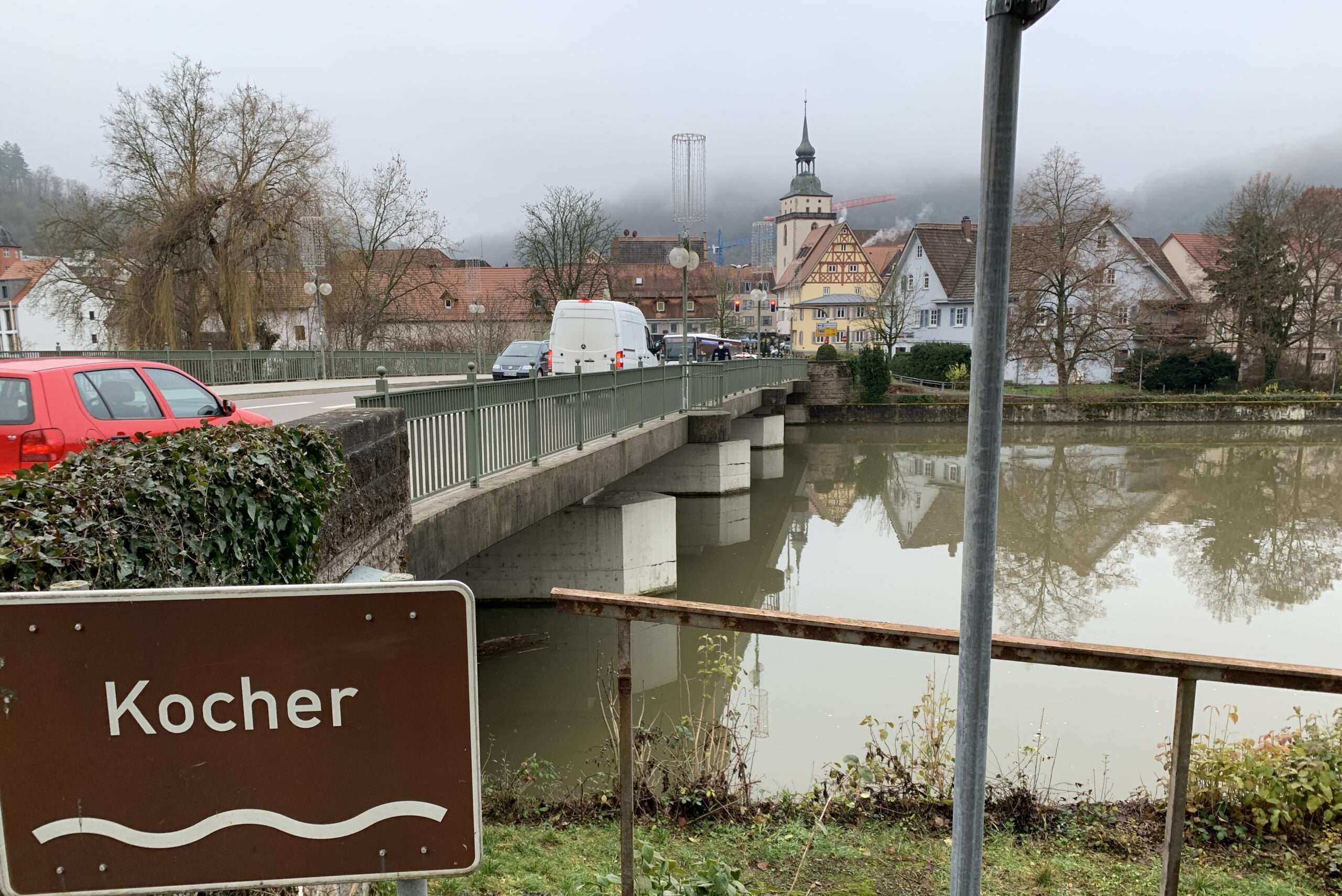 Lage am Fluss Kocher mit Ortsbruecke