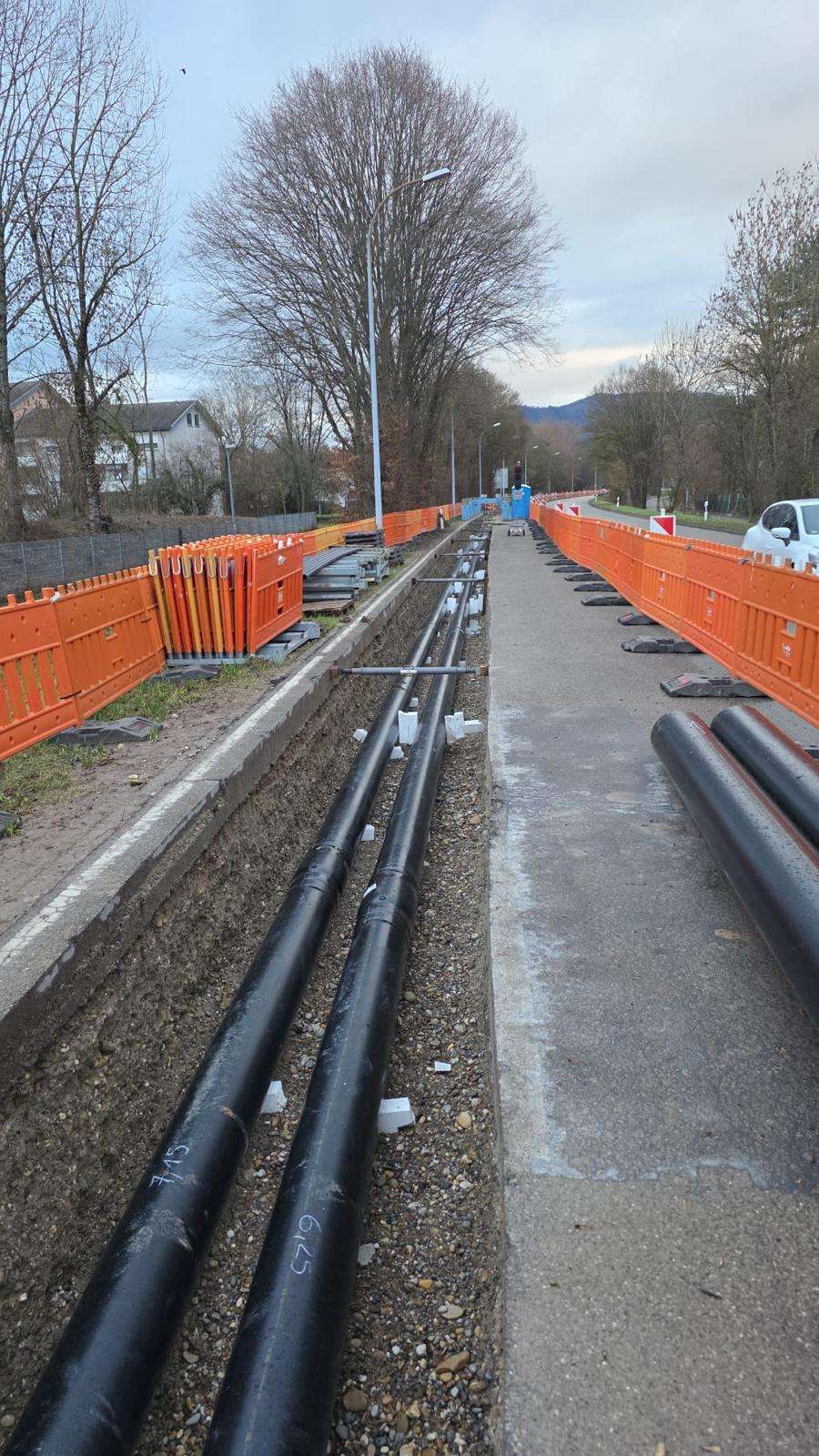 Verlegung der Fernwaermeleitung im Graben