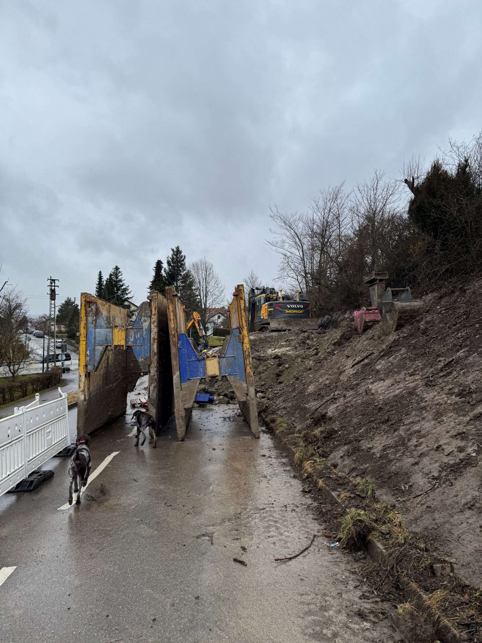 RSS Wand Herstellung auf Arbeitsebene mit Verbauboxen als Hangsicherung