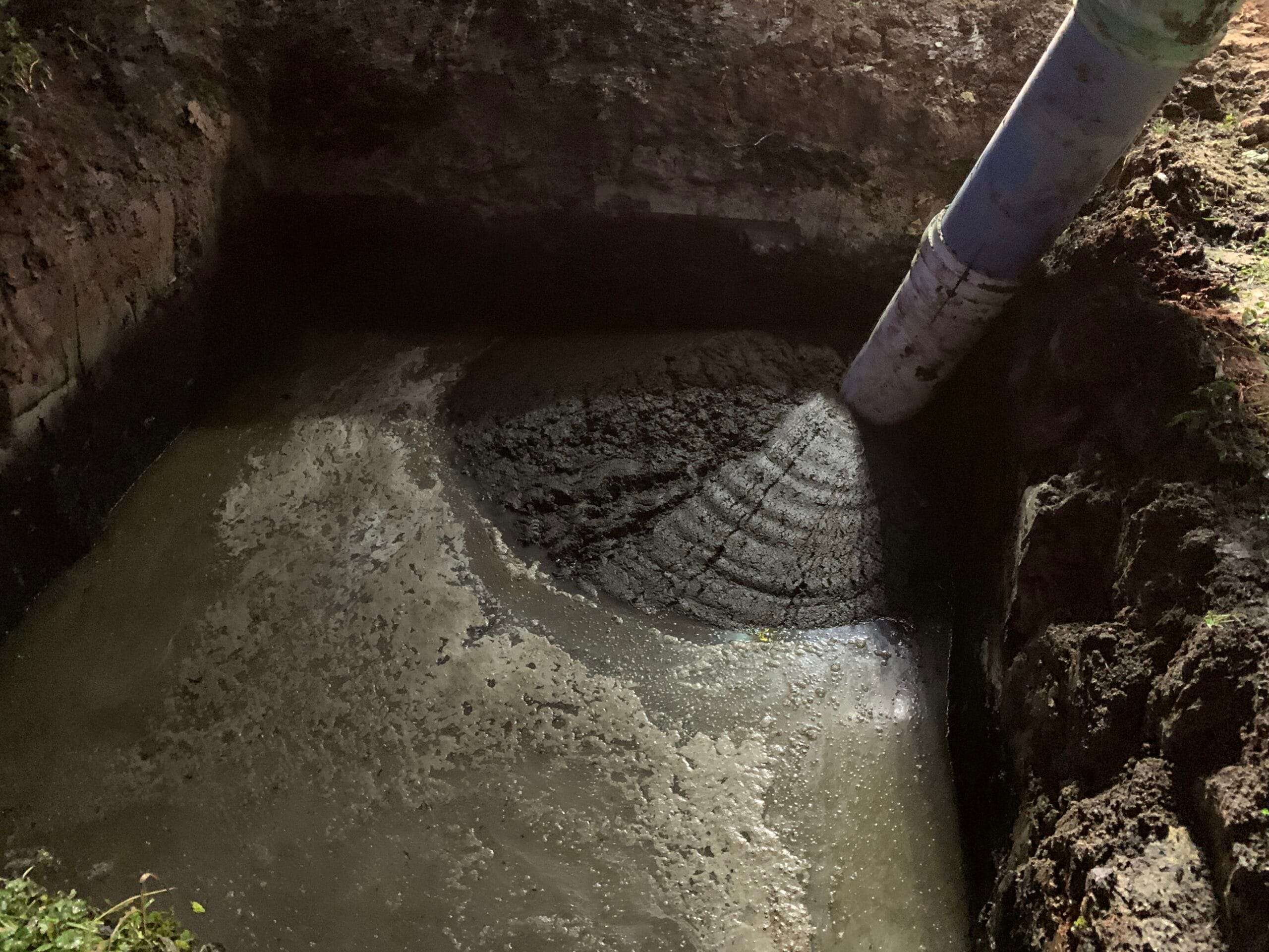 Ausführung Flüssigbodeneinbau unter Wasser mit Verdrängung des Wassers