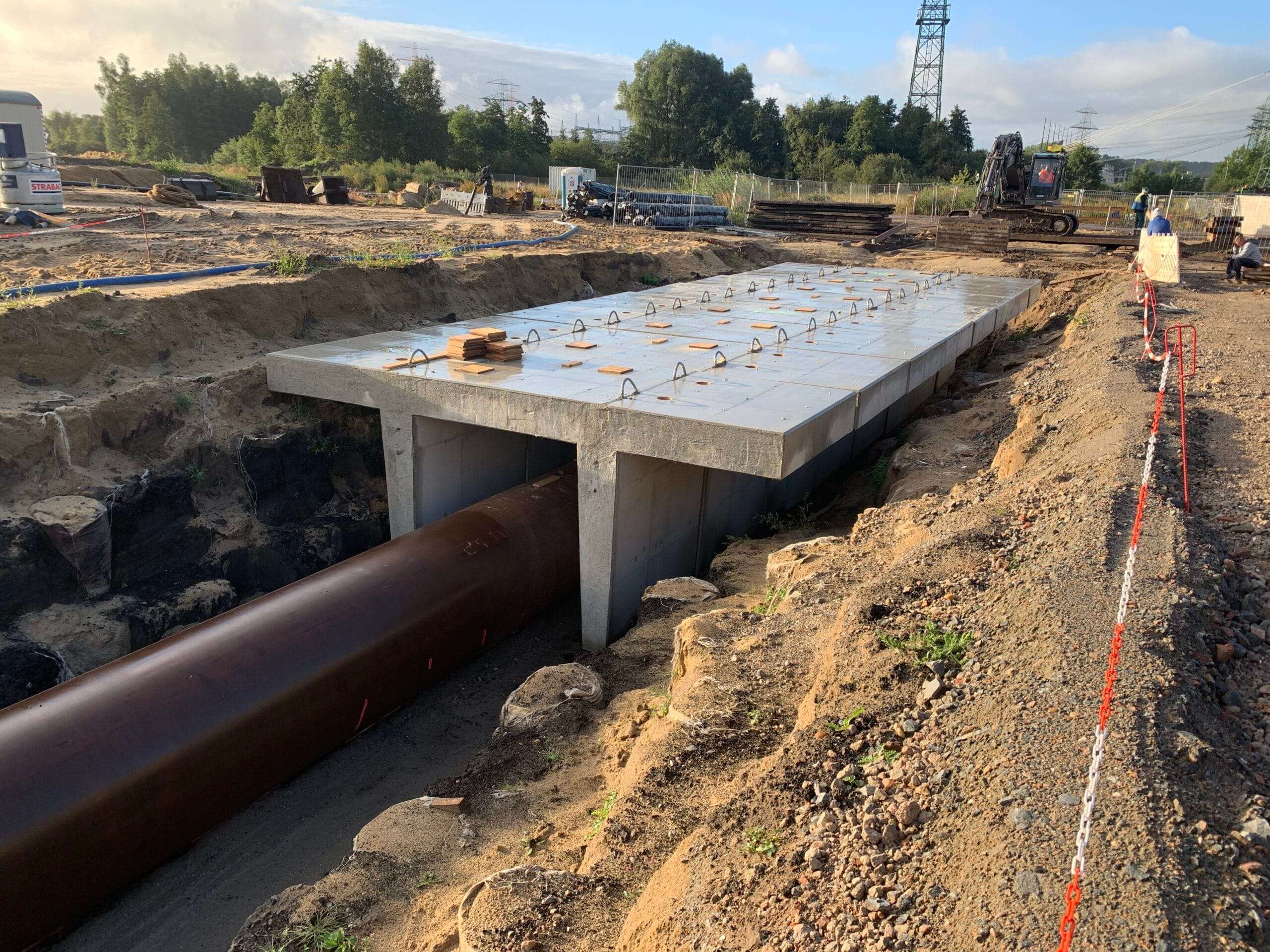 Ausführung Stahlbetonbauwerk mit Anschlussbewehrung über dem Mantelrohr