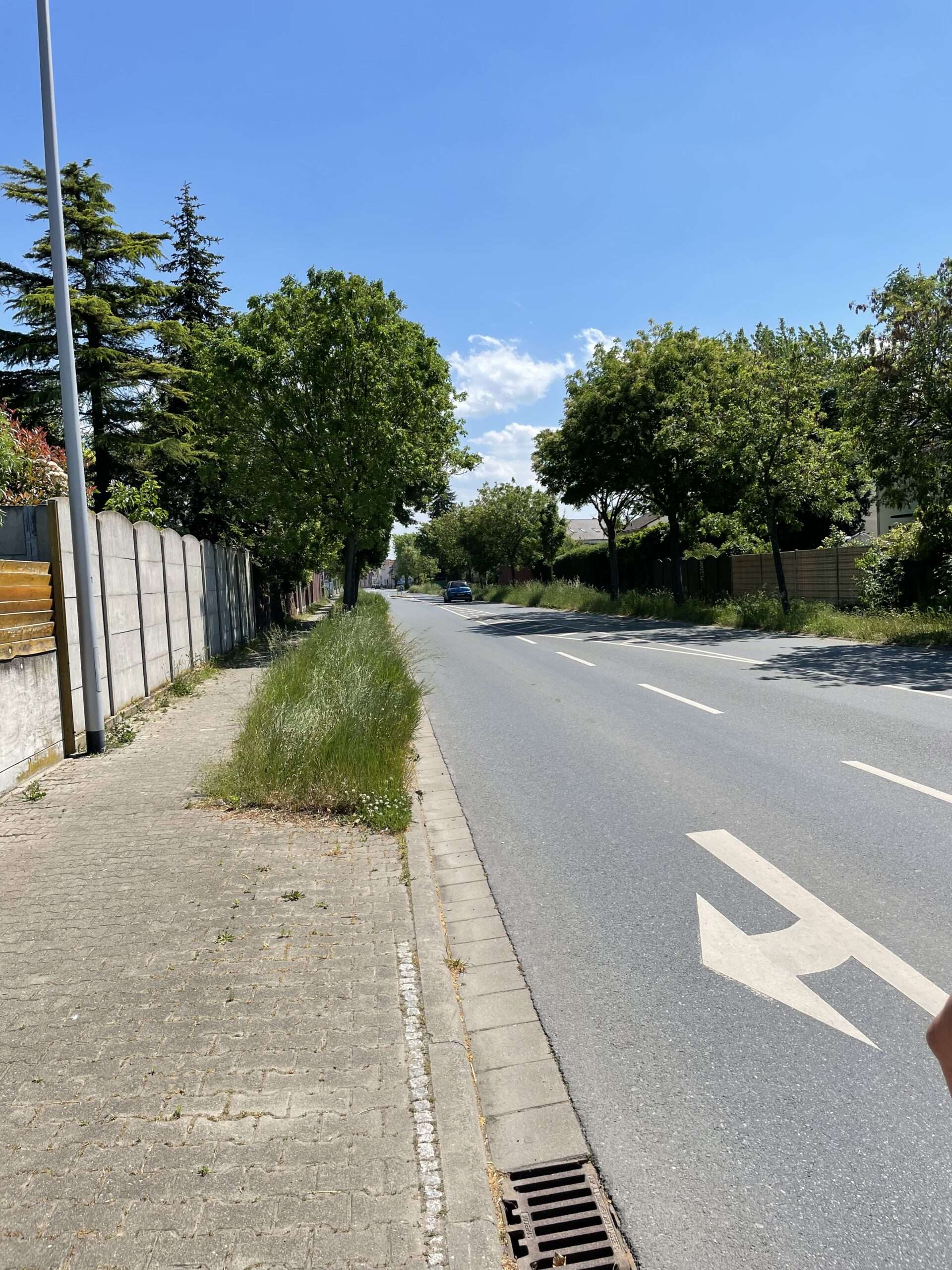 Ausgangssituation Straßenzug mit Bestandsentwässerung vor Baubeginn