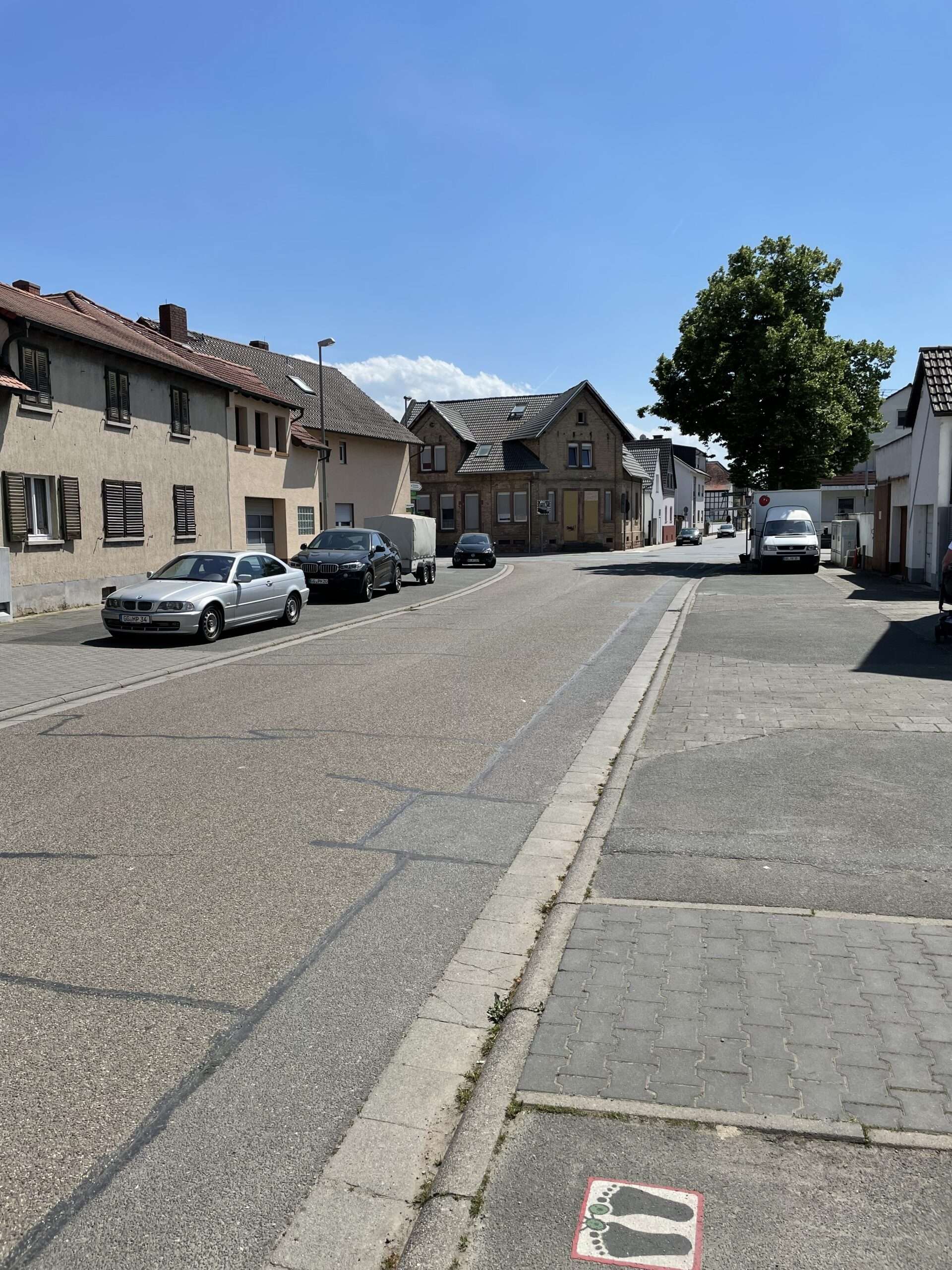 Ausgangssituation Straßenzug mit Bestandsentwässerung vor Baubeginn