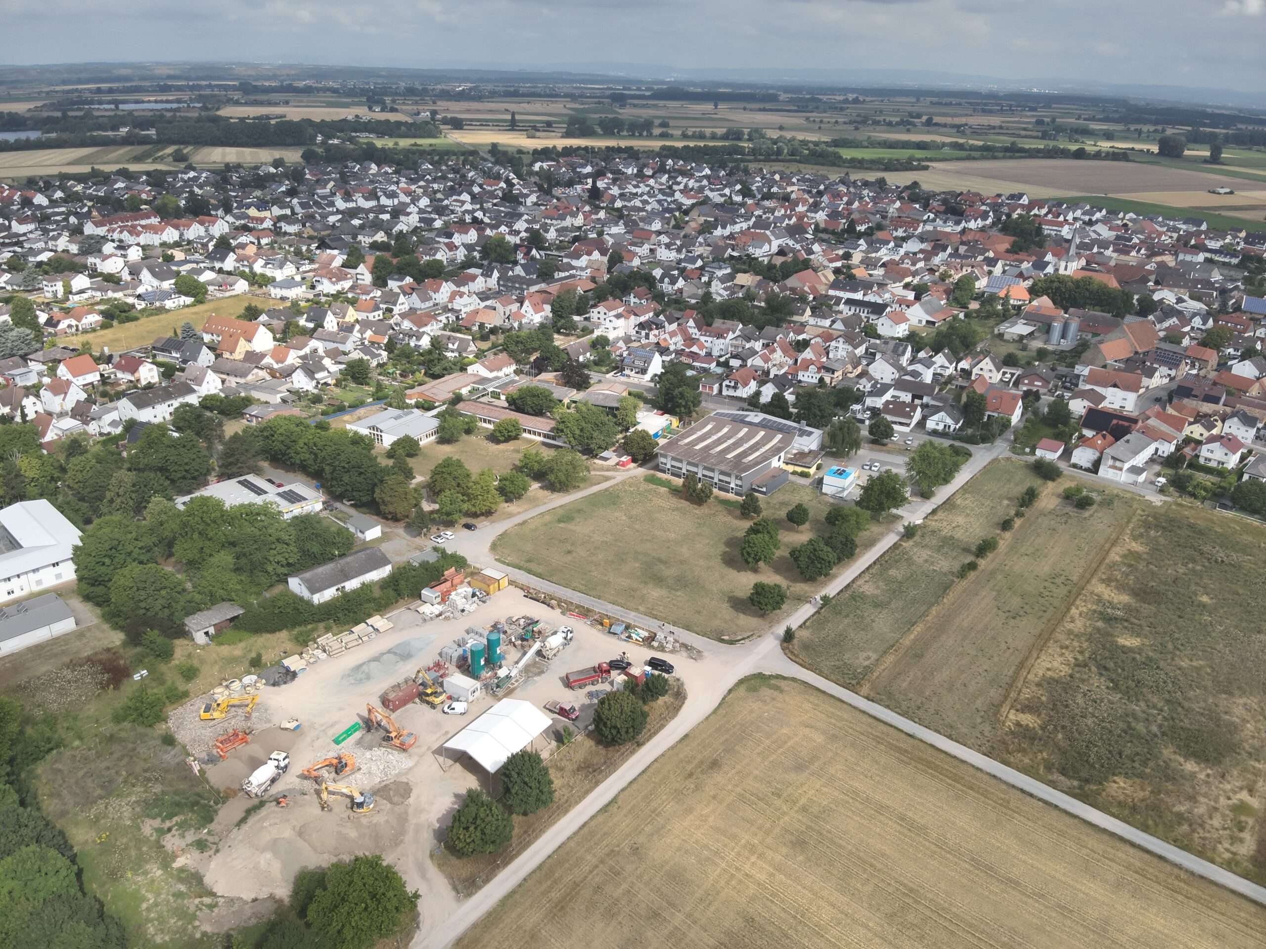 Luftbild Ortslage Leeheim mit dem Mischplatz