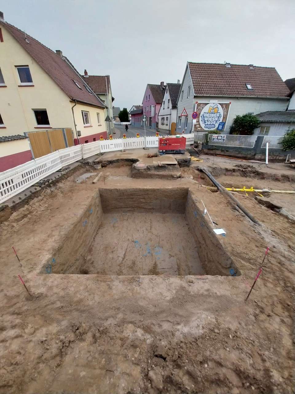 Zweitaushub im rückverfestigten Flüssigboden mit standfesten senkrechten Wänden ohne zusätzlichen Verbau