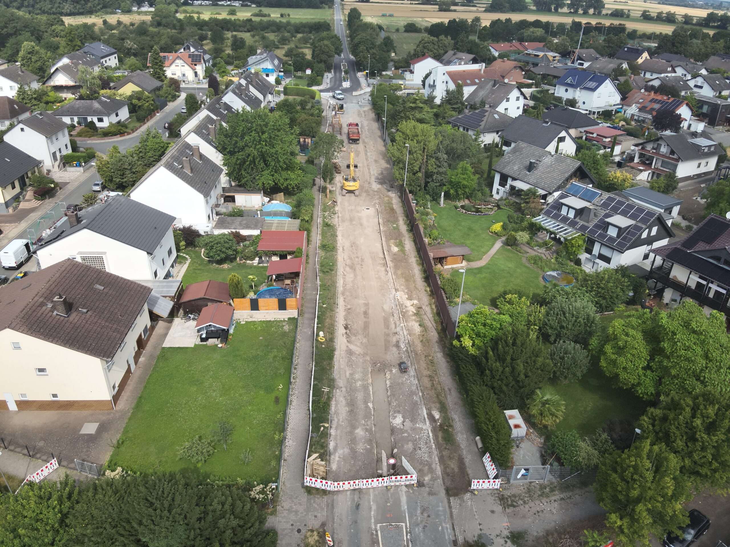 Luftbild Anschluss der neuen Fahrbahn an die rückverfestigte Flüssigbodenfläche