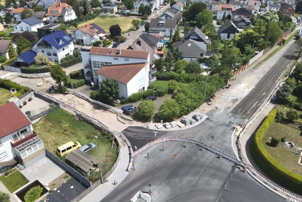Luftbild der rückverfestigten Flüssigbodenfläche im Kreuzungsbereich